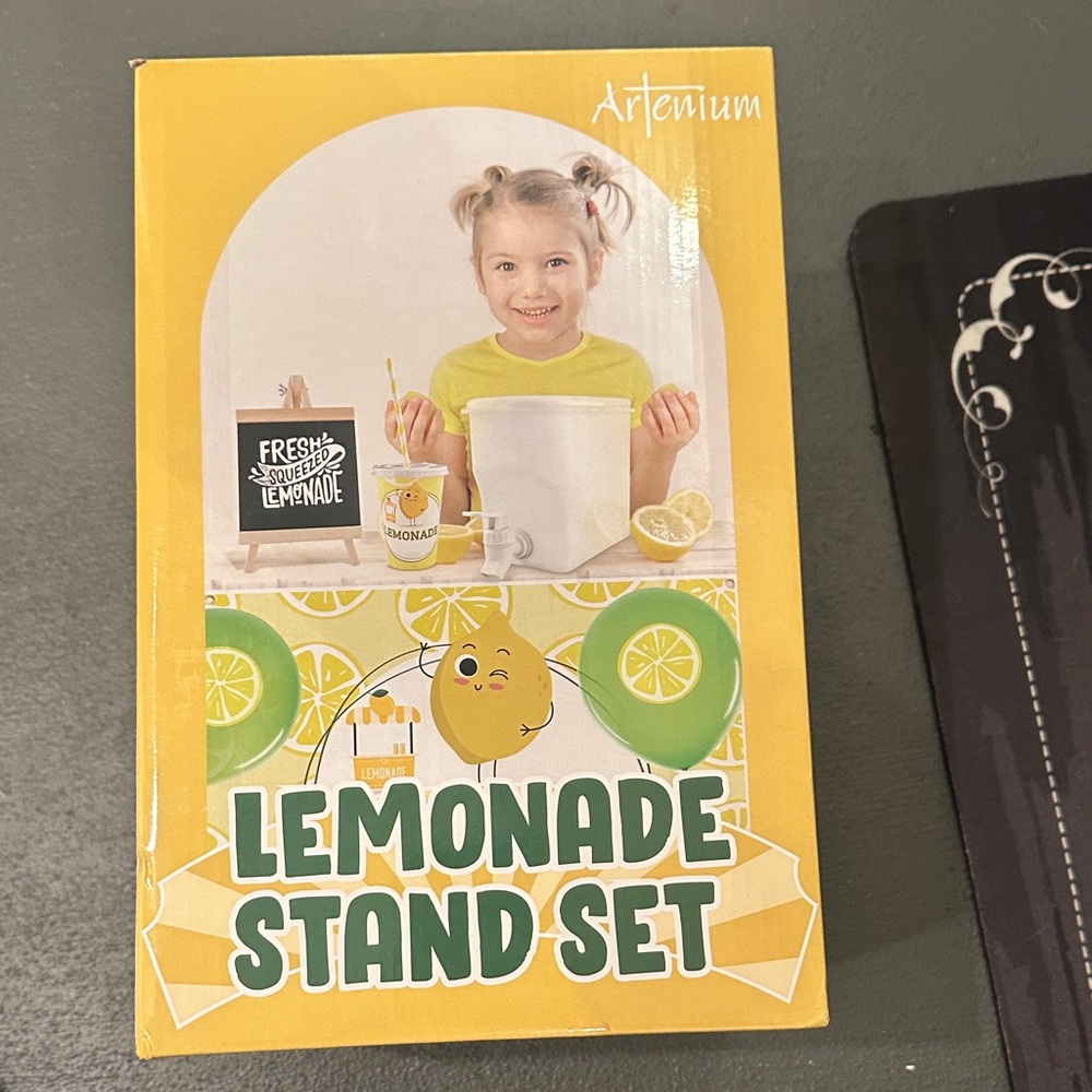 🍋🍋NIB Kid's Lemonade Stand Set